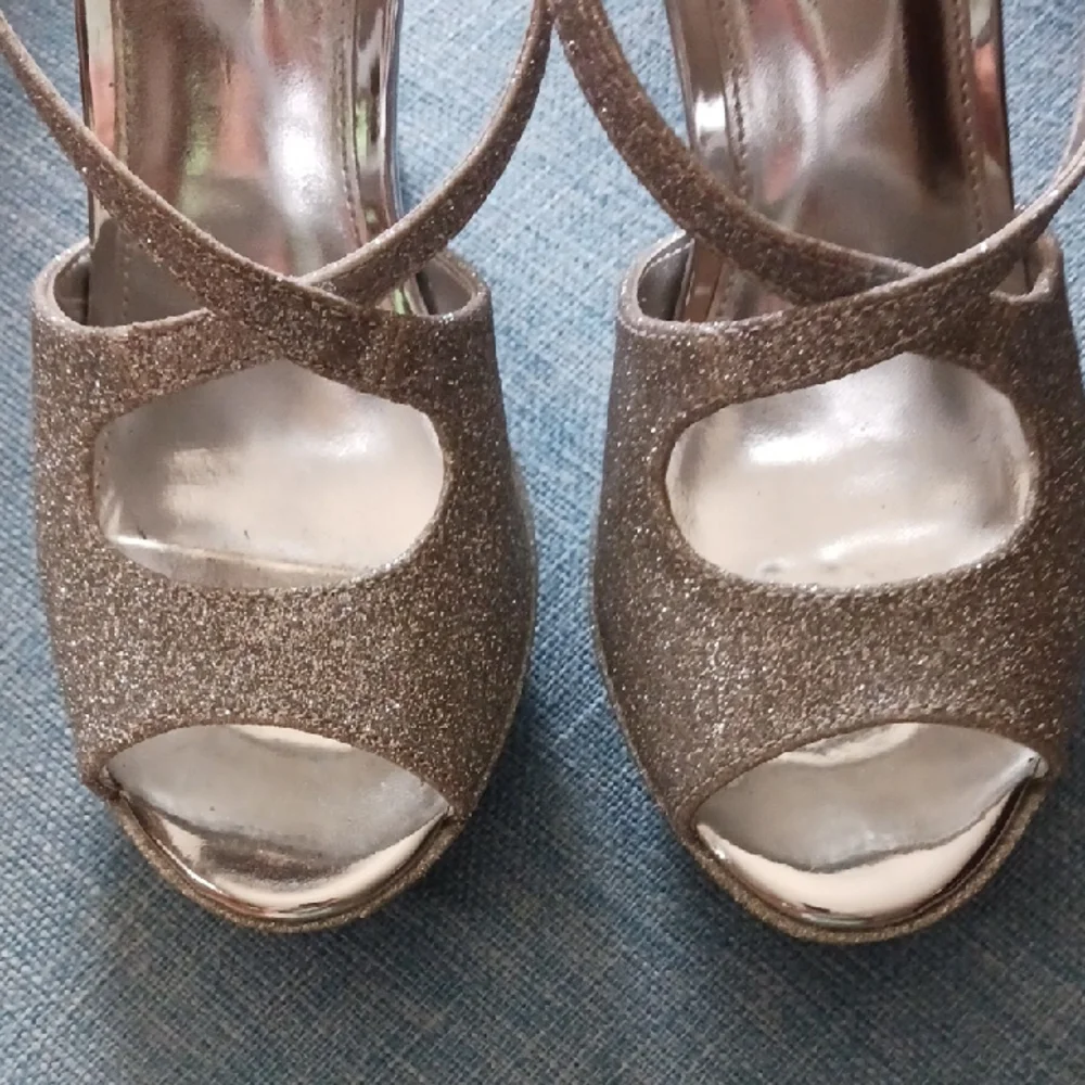 FIONI Clothing Sparkling Silver Women's Heels